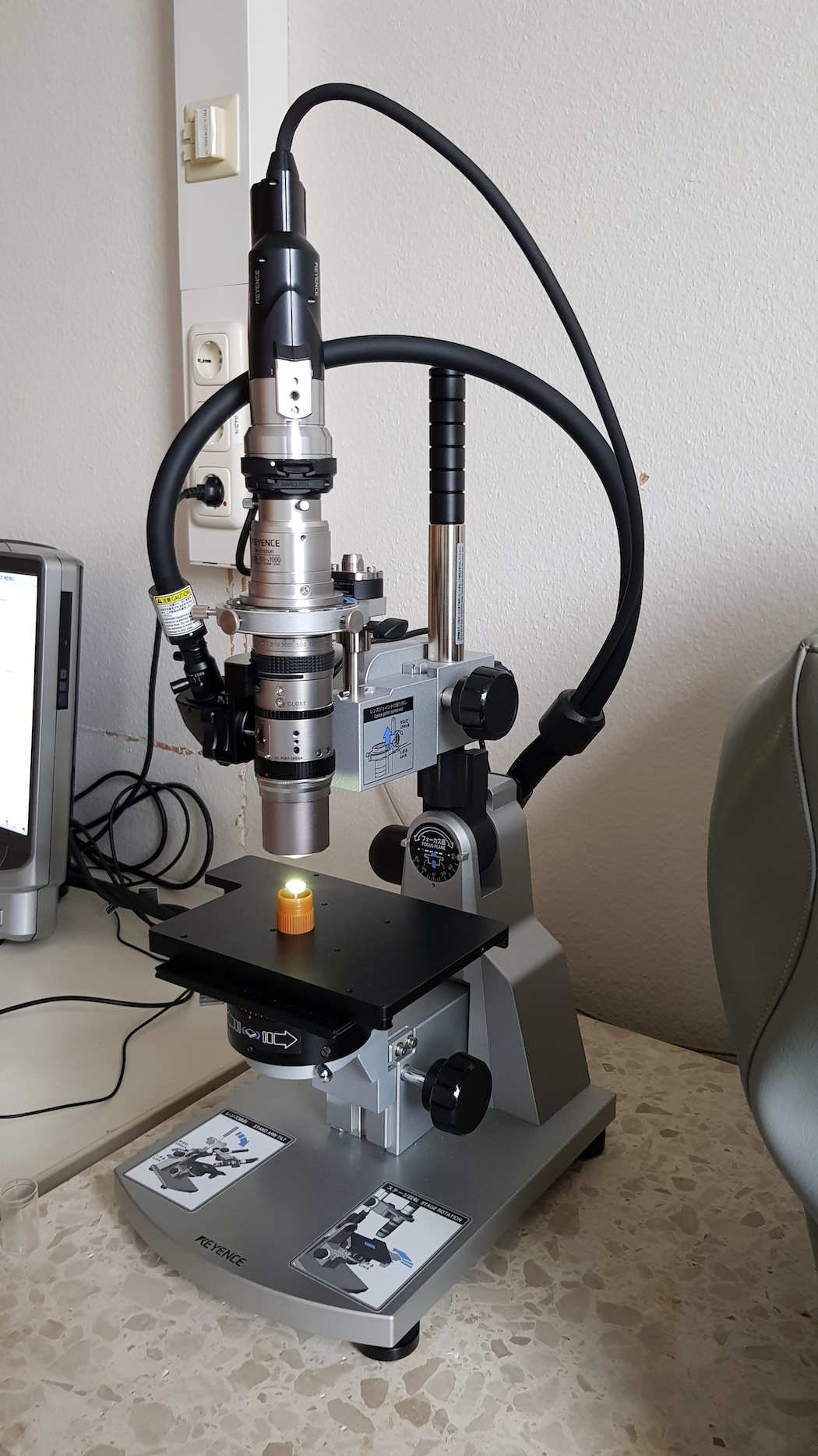 Photo of an incident light microscope